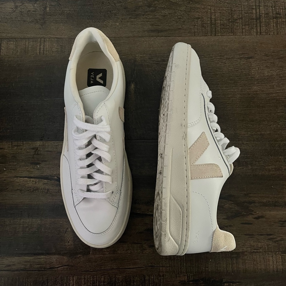 Veja V12 Women’s Sneaker Size 10